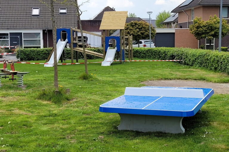 Tischtennisplatte aus Beton - abgerundet flach – Bild 4